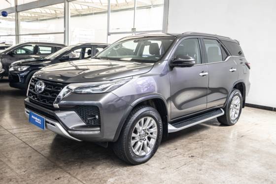 TOYOTA HILUX SW4 2.8 D-4D TURBO DIESEL SRX 7L 4X4 AUTOMÁTICO